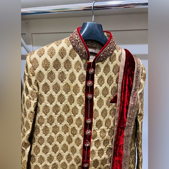 Manyavar Sherwani with matching pants and dupatta - Picture 2 of 4